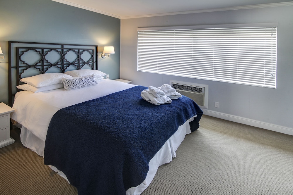 1 BEDROOM, STUDIO, SUITE, QUEEN BED
