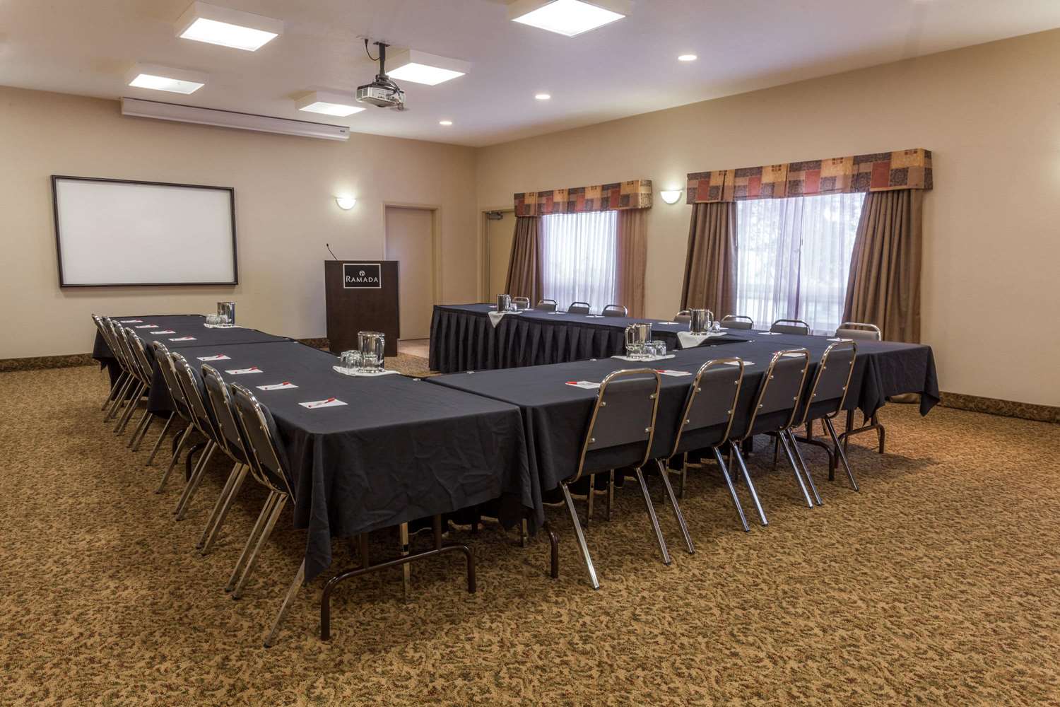 Ramada Westlock 34/37