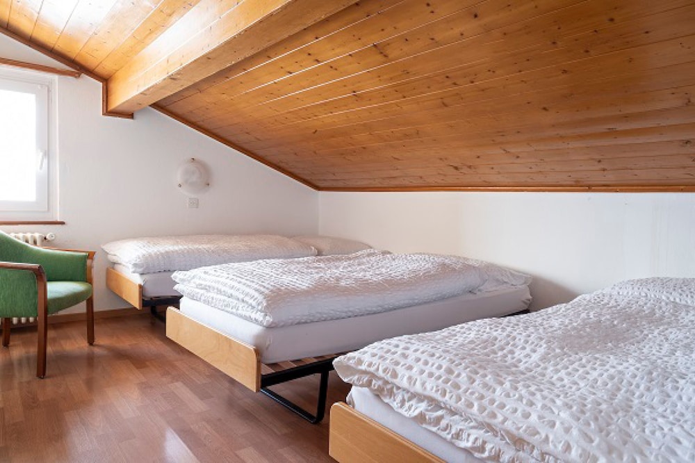 ROOM, TRIPLE, SHARED BATHROOM