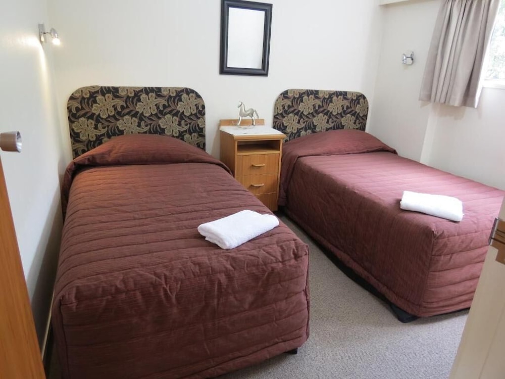 Beetham Park Motel 16/54