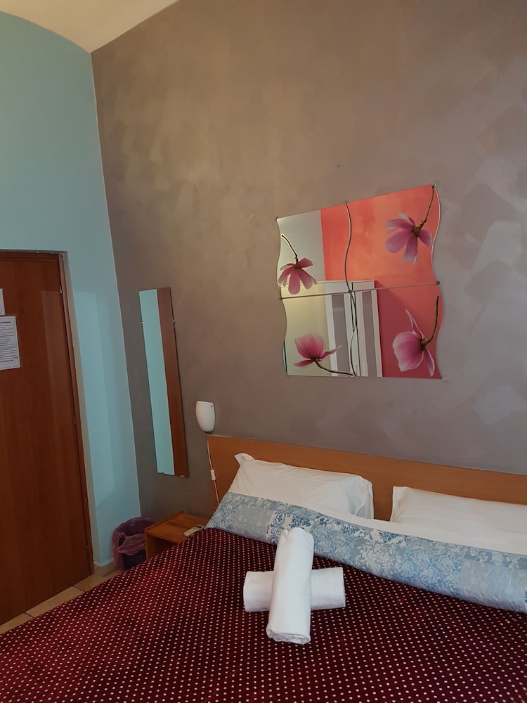 Roman Holidays Hostel 29/50