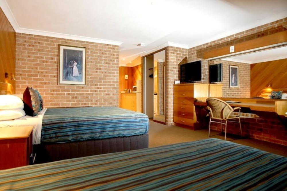 The Heritage Motel Campbelltown 8/25