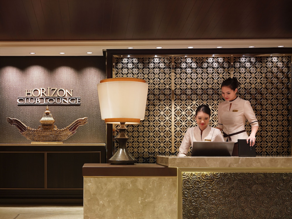 Shangri-La Bangkok 6/50