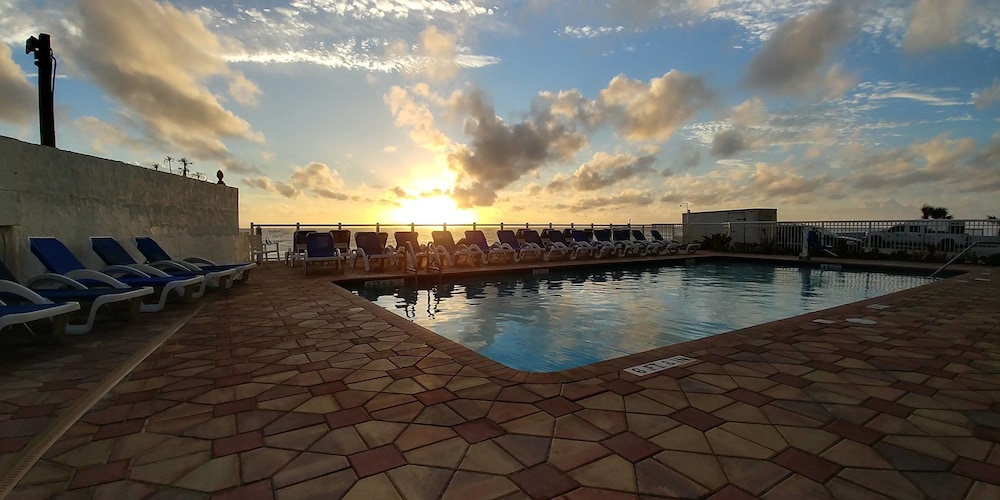 Tropical Winds Resort 45/50