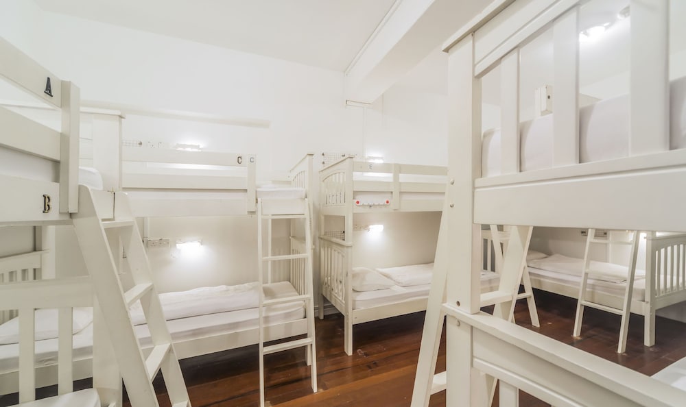 MIXED DORM, 12 BEDS