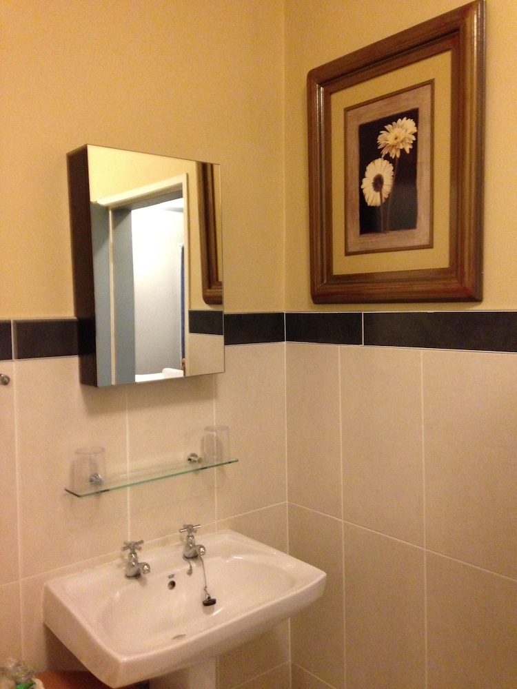 Acacia House Executive Suite 16/16