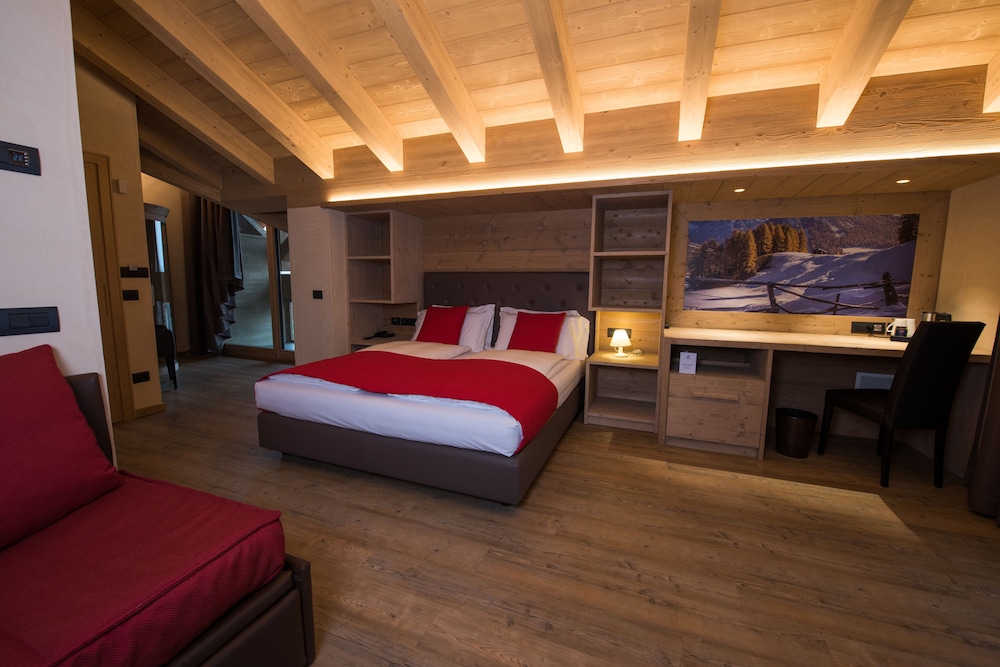 JUNIOR SUITE, MOUNTAIN VIEW, JETTED TUB