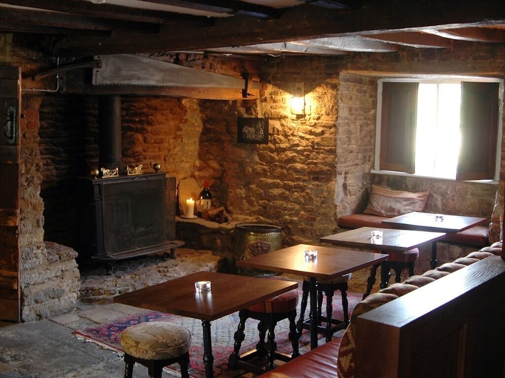 The White Horse Inn 33/62