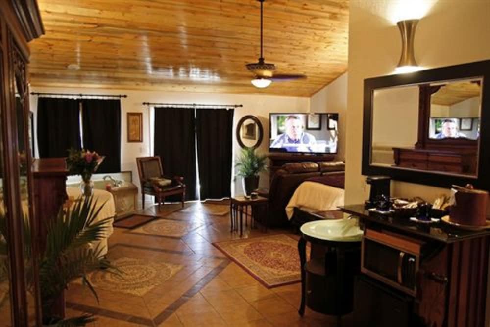 Echo Canyon Manor 57/76