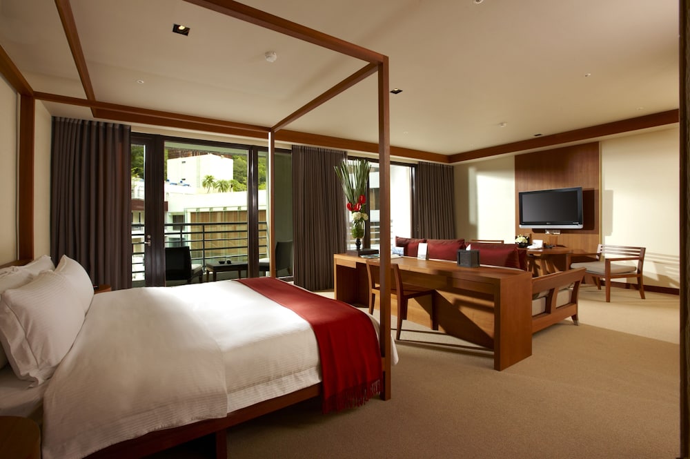 SUITE, DOUBLE BED, GARDEN VIEW