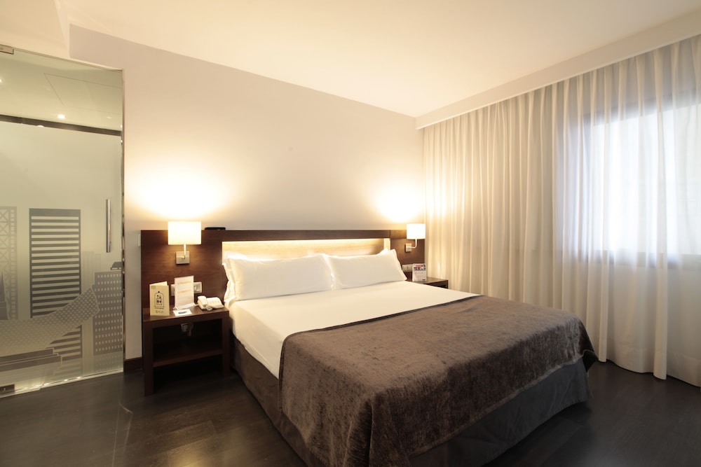 SUITE, KING BED, SOFA, BALCONY