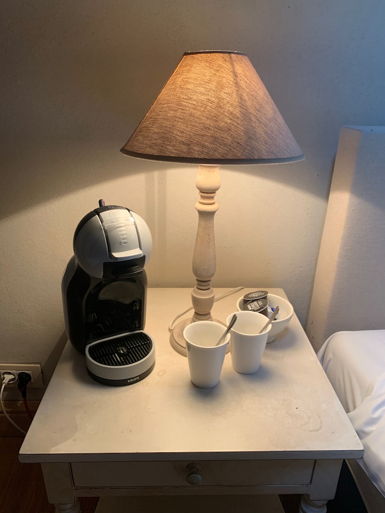 1669 Bed And Breakfast 24/50