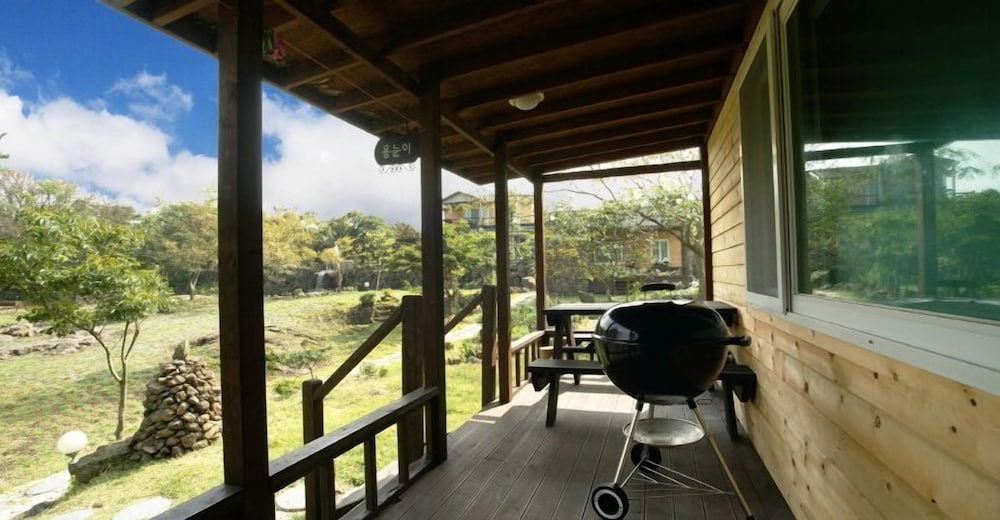 Jeju Gotjawal Geomoon Oreum Pension 22/50