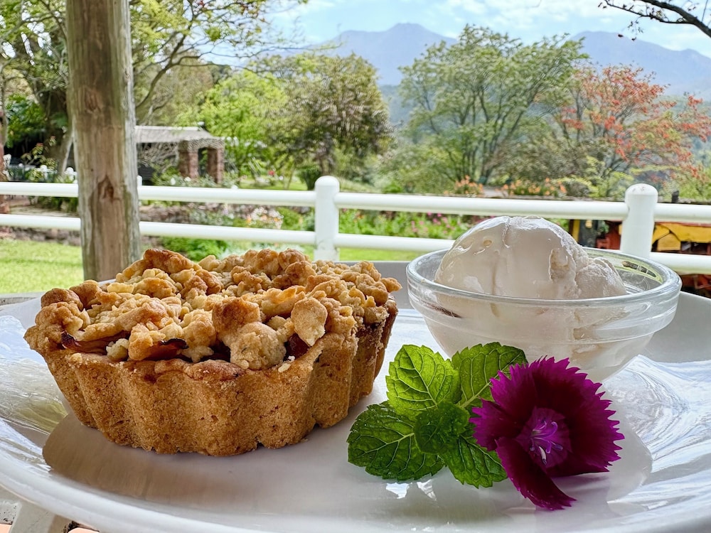Eight Bells Mountain Inn 15/50