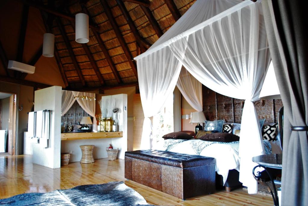 Safari Lodge- Amakhala Game Reserve 12/50