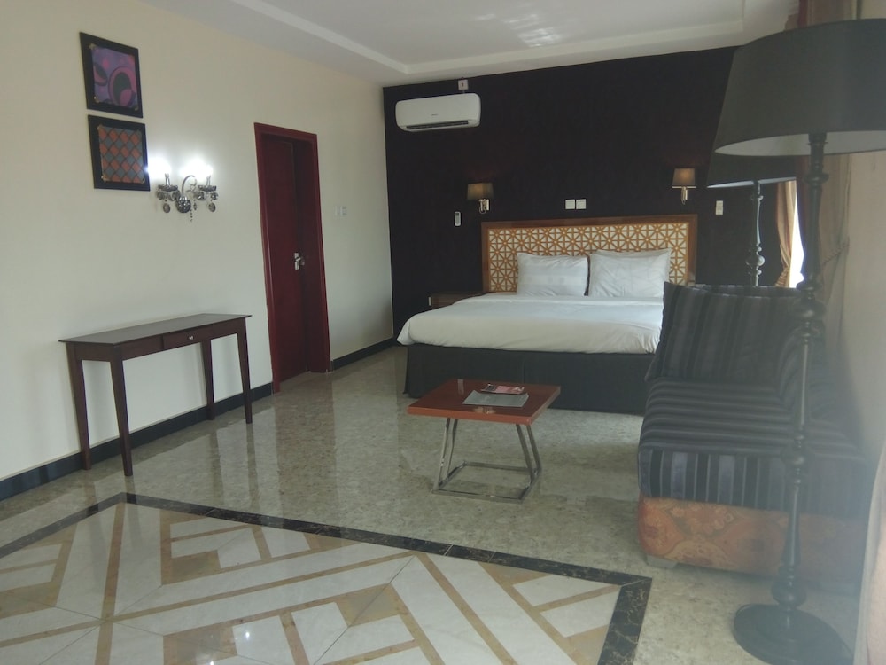 Adig Suites 12/31