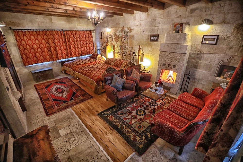 Traveller Apos S Cave Hotel 30/76