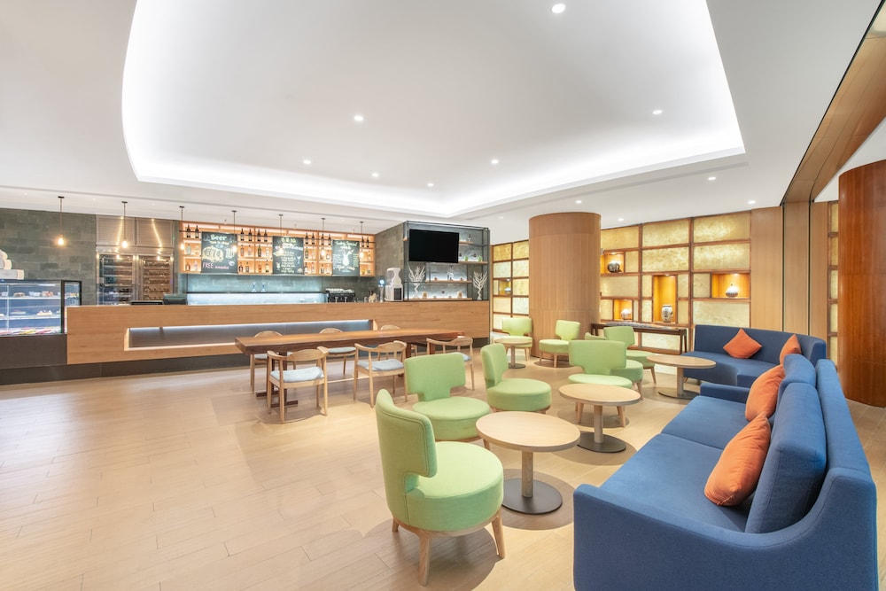 Crowne Plaza Zhuhai City Center 60/78