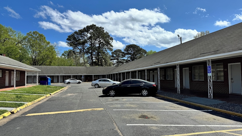 Economy 7 Inn Hampton W Pembroke 55/64