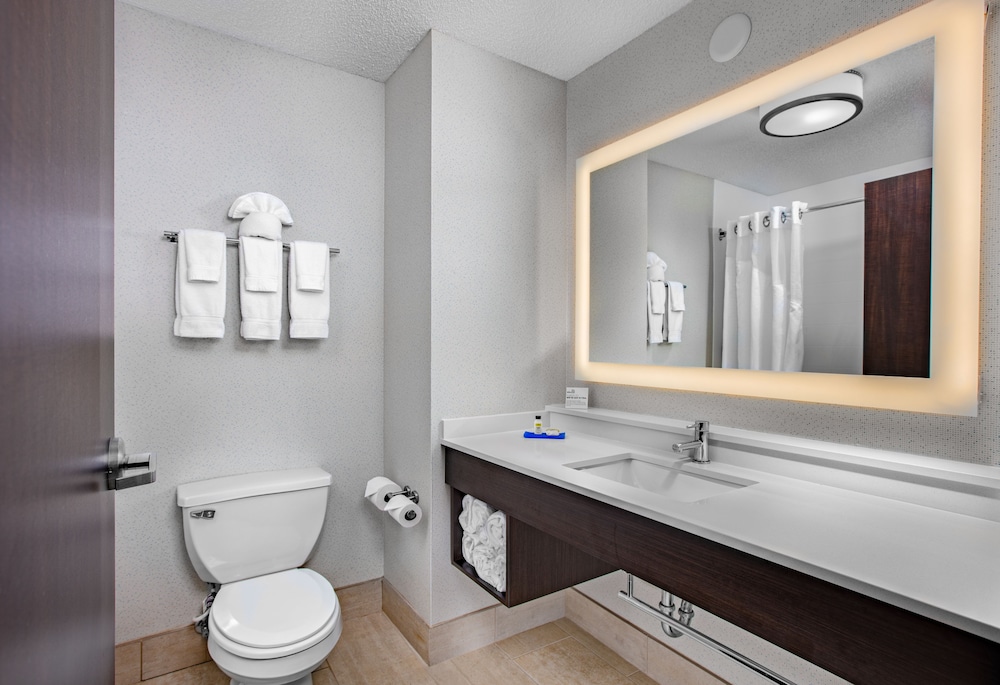 جناح بسريرين كوين مع أريكة، Holiday Inn Express Hotel And Suites Altoona Des Moines 4/5