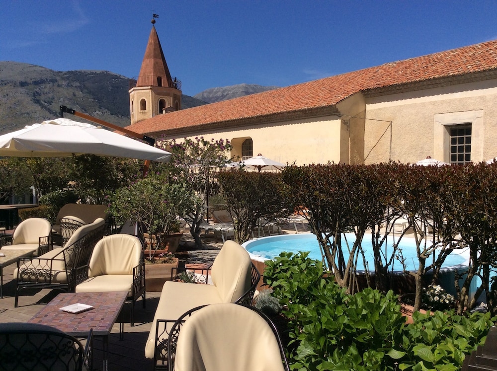 LA LOCANDA DELLE DONNE MONACHE 6/59