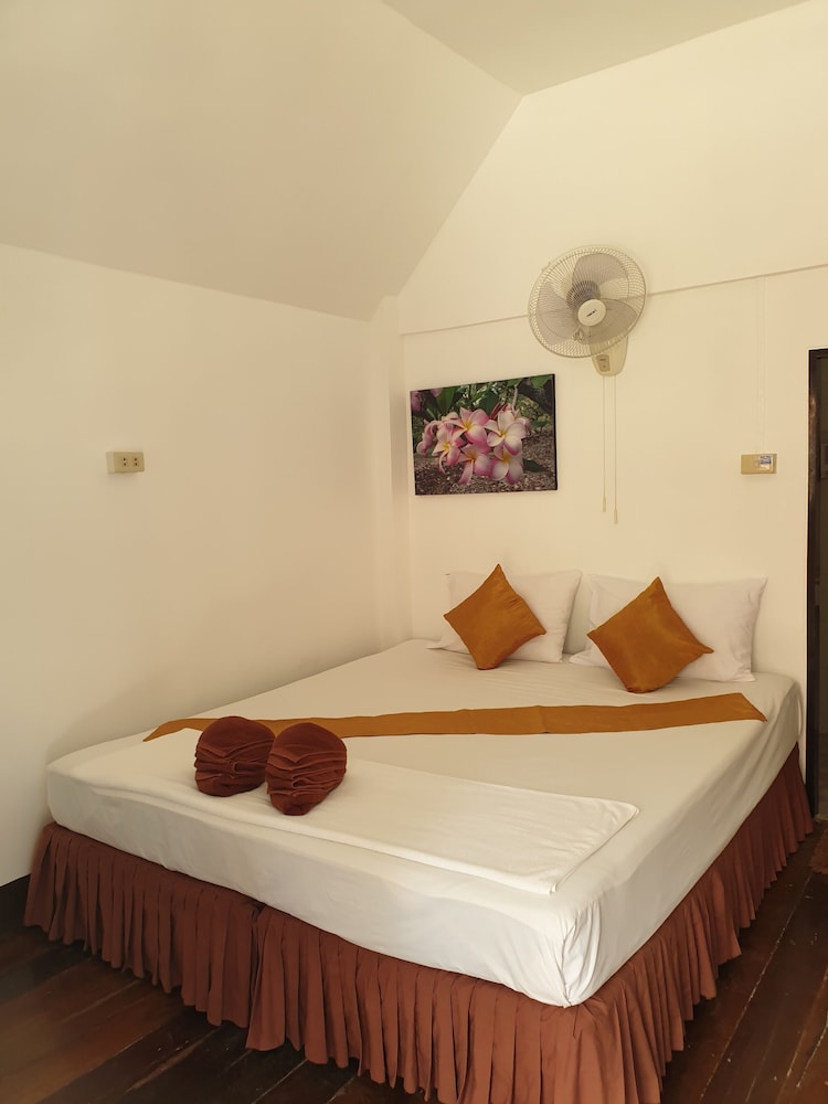 ROOM, WITH FAN