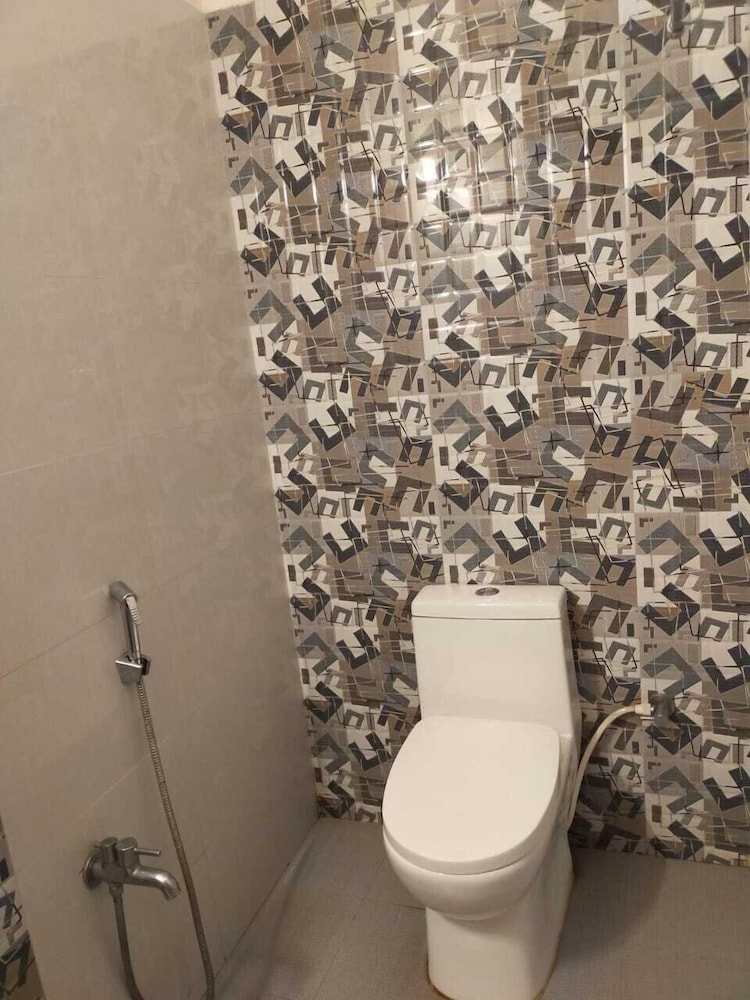 Hotel Prabhat 46/50