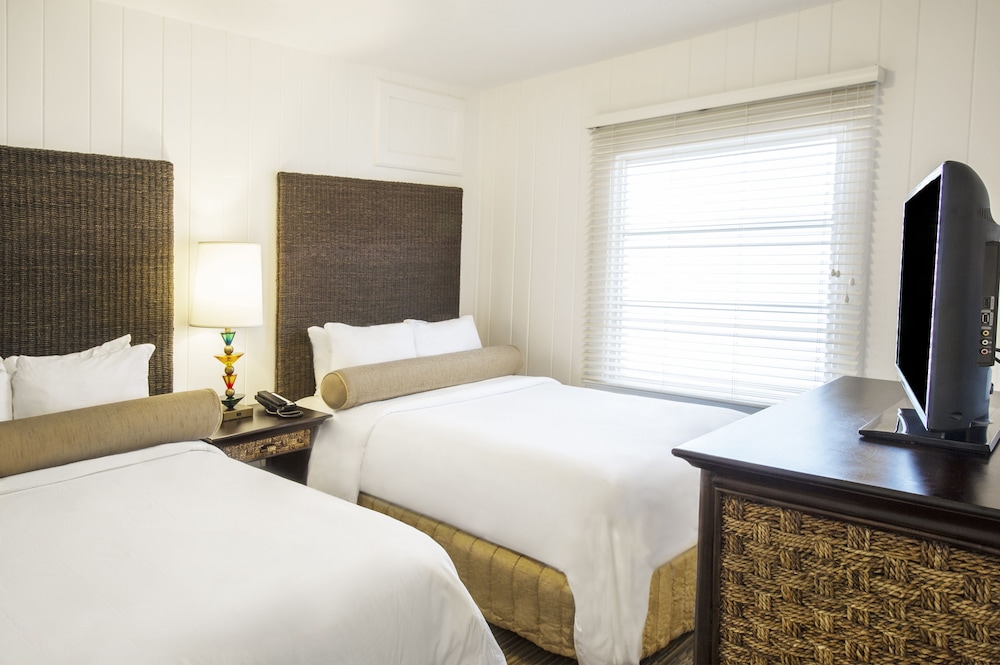 Beachcomber Oceanfront Resort Villas 32/71