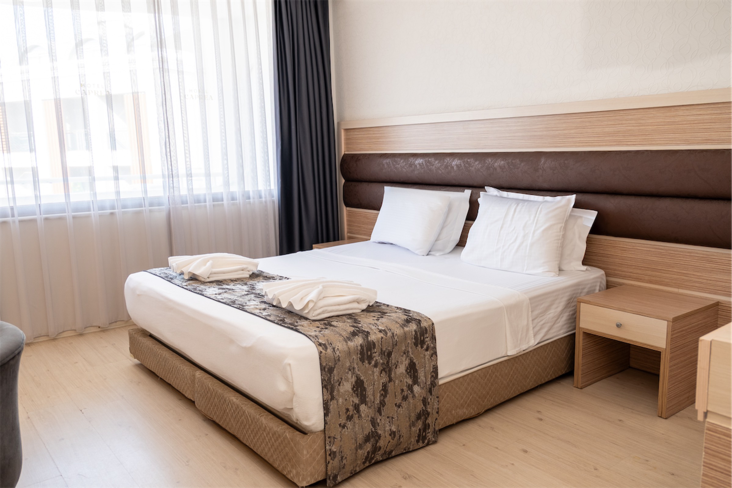غرفة مفردة بسرير مزدوج