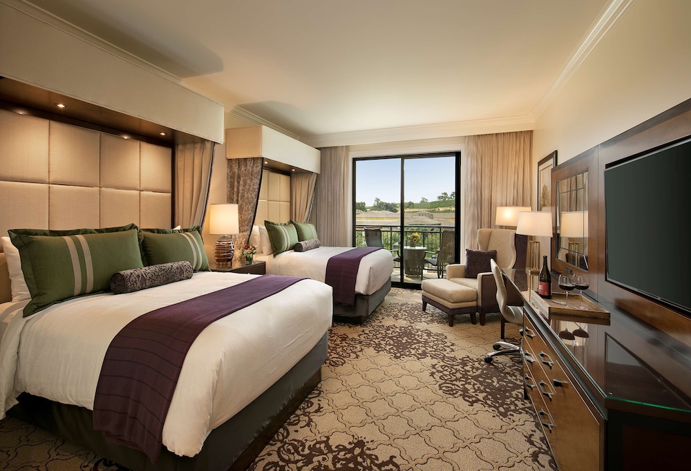 RESERVE, 2 QUEEN BEDS