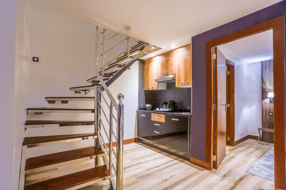 SBN Suite Hotel 7/31
