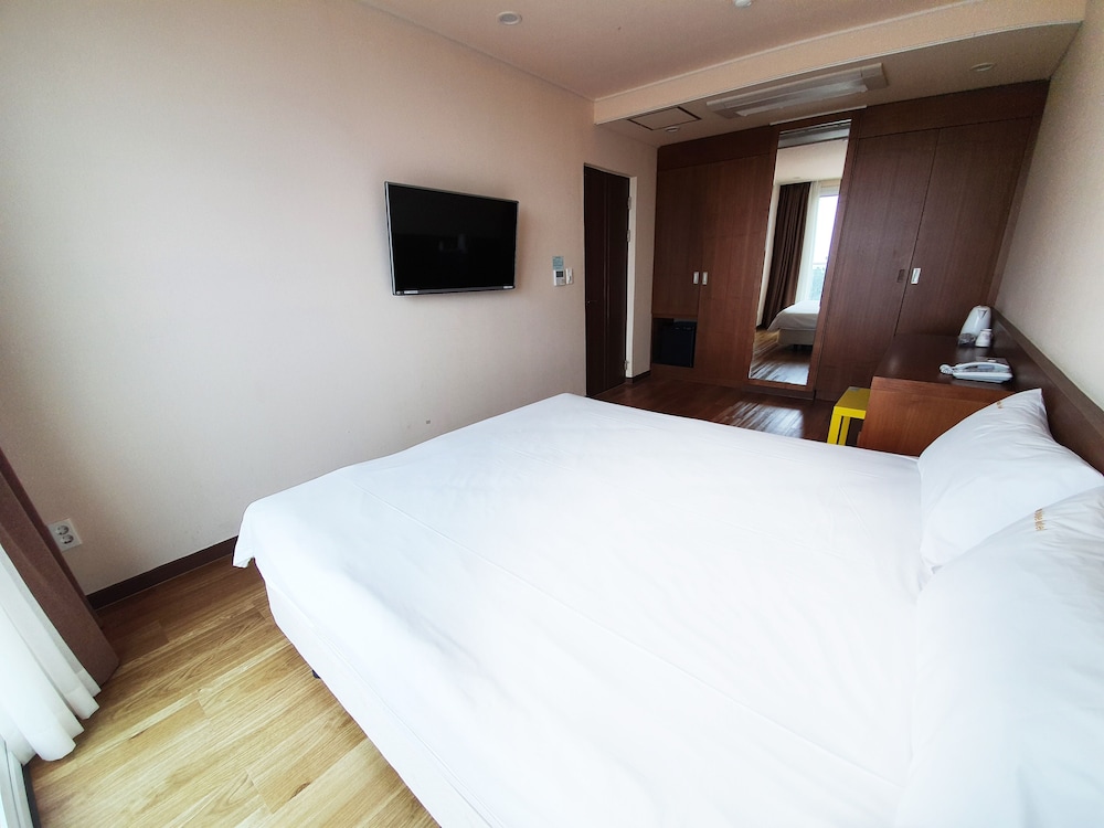 Jeju Ocean Blue Hotel 8/61
