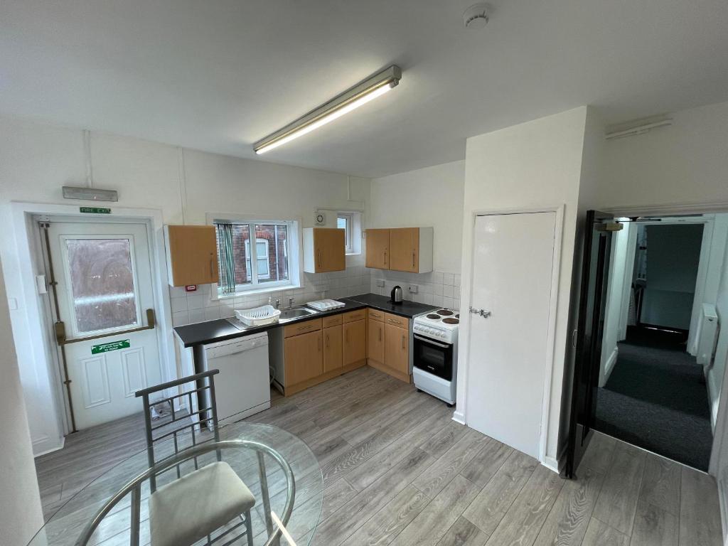 ISUITES Serviced Accommodation 8/23