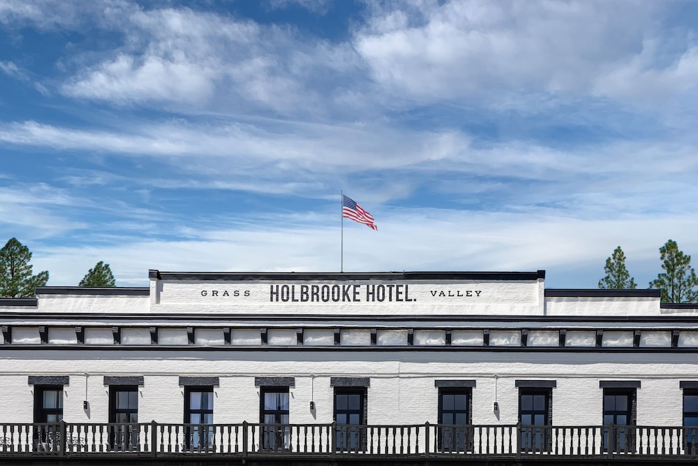 The Holbrooke 4/60