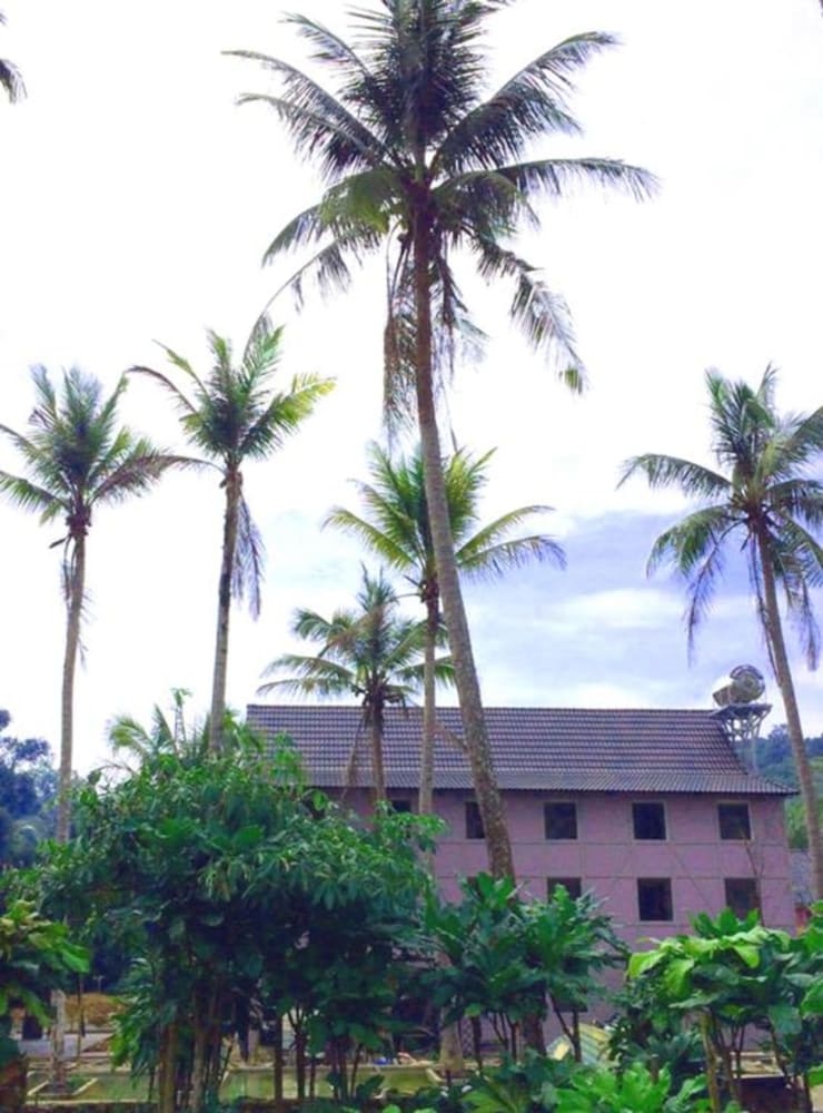 Coco Valley Hotel & Restaurant 58/64