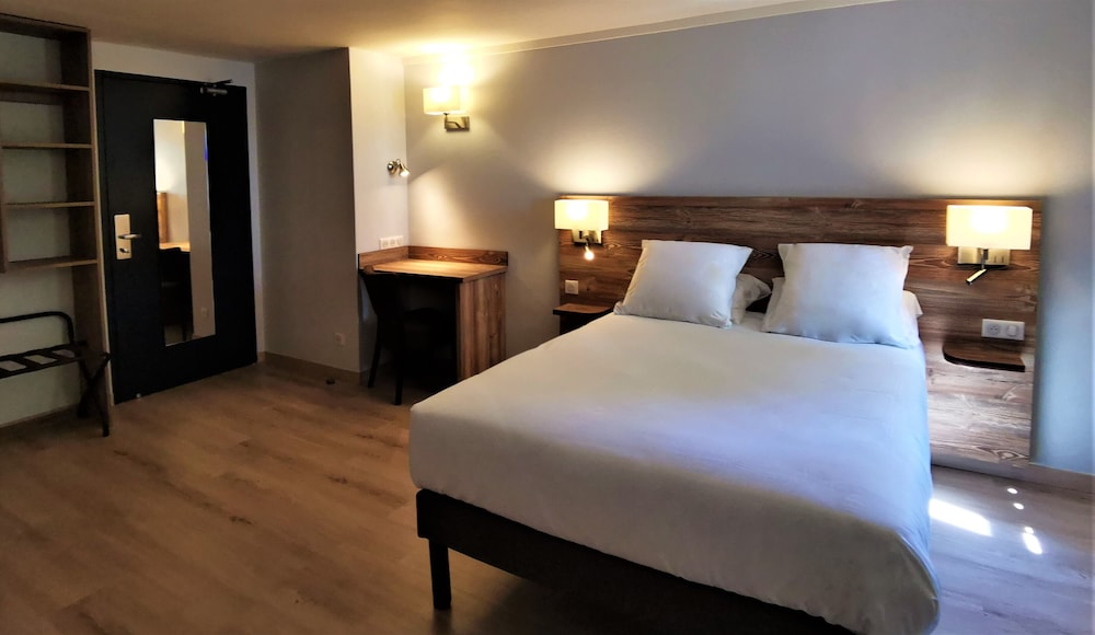 Brit Hotel Confort Pau Lons 2/36