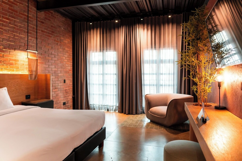 EXECUTIVE, DOUBLE BED