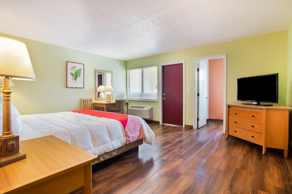 OYO Waterfront Hotel Cape Coral/Fort Myers, FL 22/51