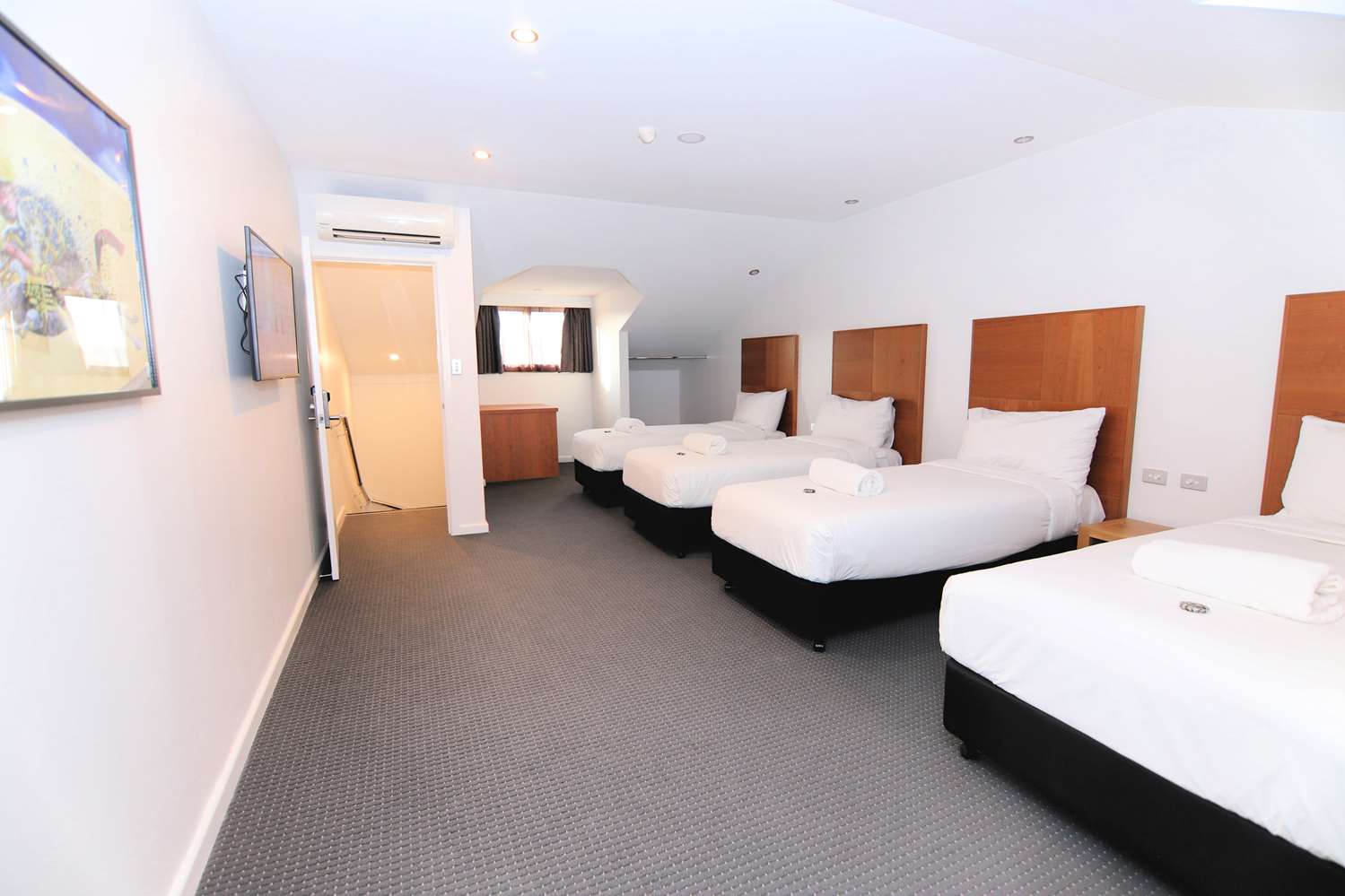 Super, Apartment, 4 Beds, King and Queen Bed, Living Area, Balcony