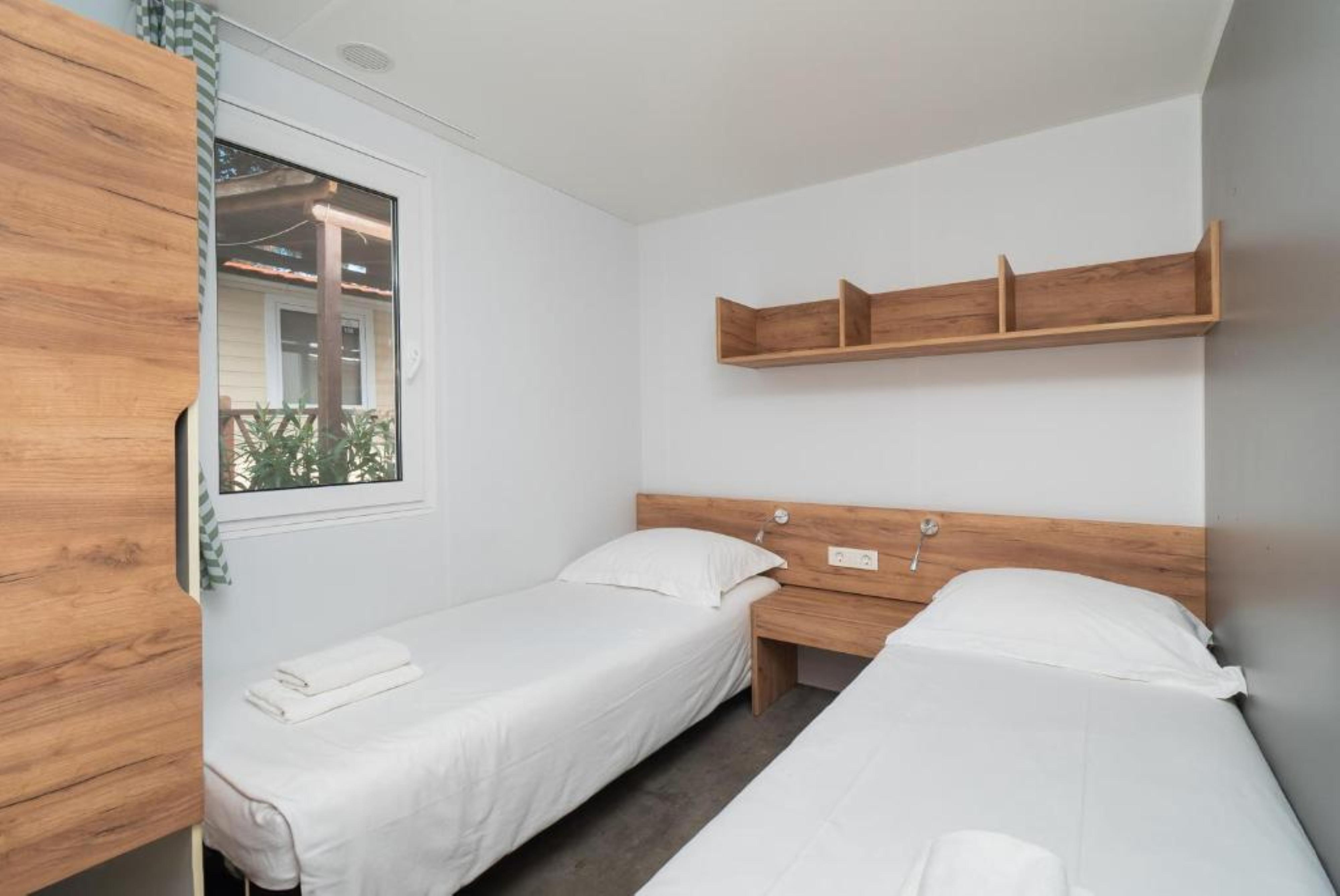 2 Bedrooms, Mobile Home, Premium, Beach Front, Terrace