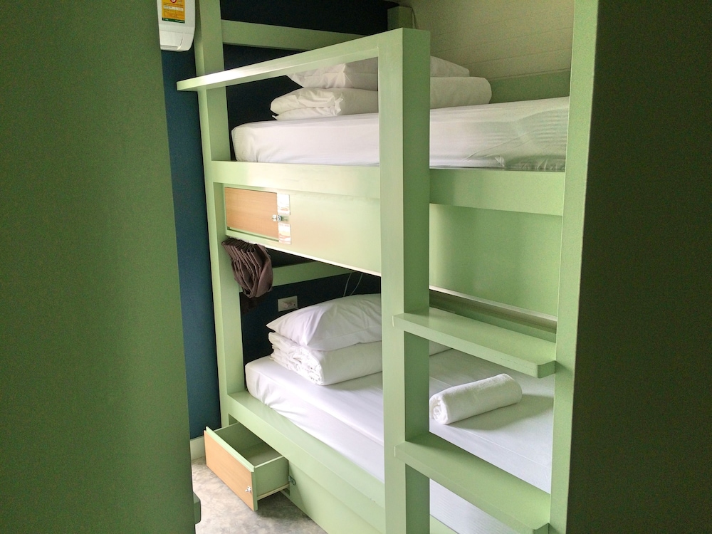 Yoo Yen Pen Sook Hostel 63/64