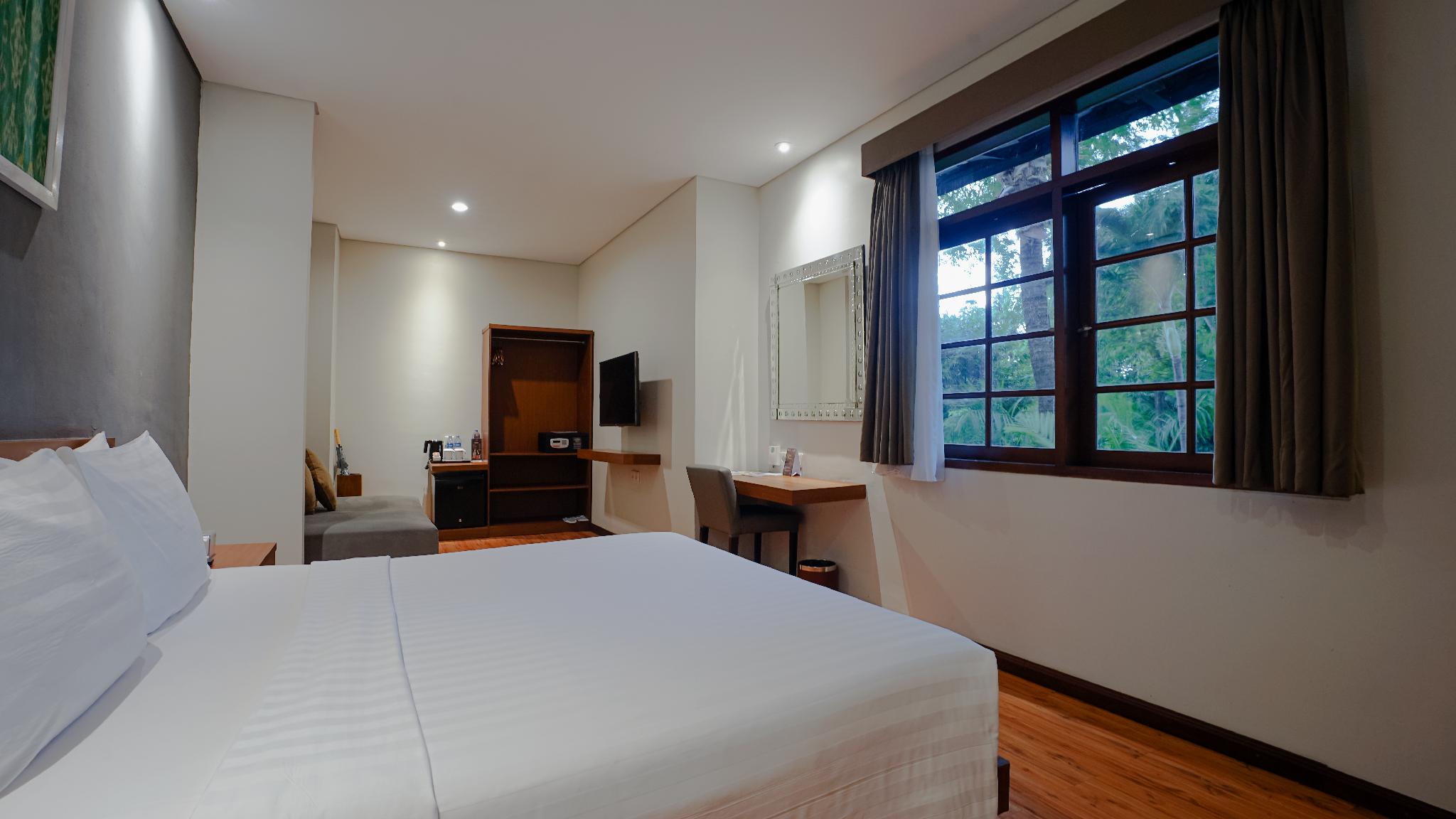 Grand, Deluxe, Queen Bed