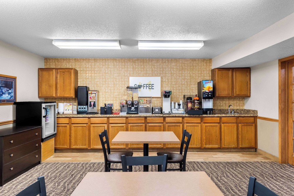 Super 8 by Wyndham Oelwein 36/47
