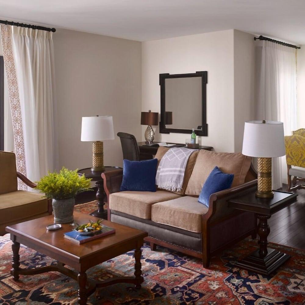 GRAND, STUDIO, SUITE, KING BED