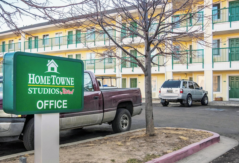 HomeTowne Studios By Red Roof Colorado Springs - Airport 19/27