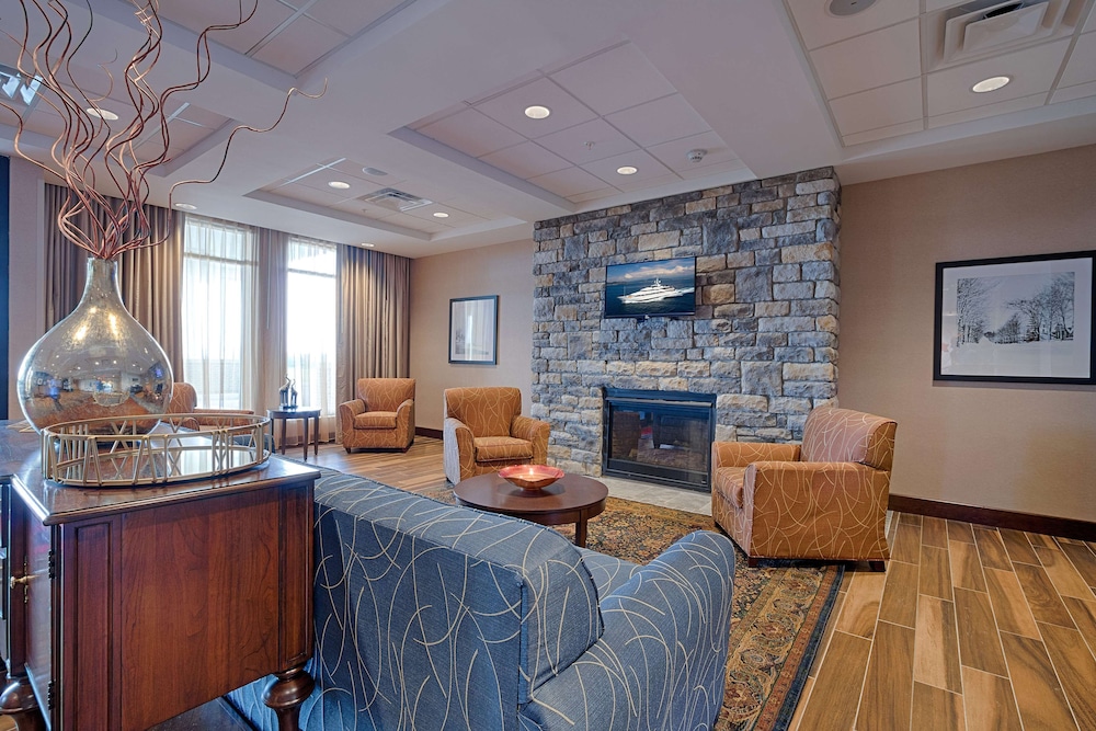 Hampton Inn Suites Cazenovia Ny 24/41