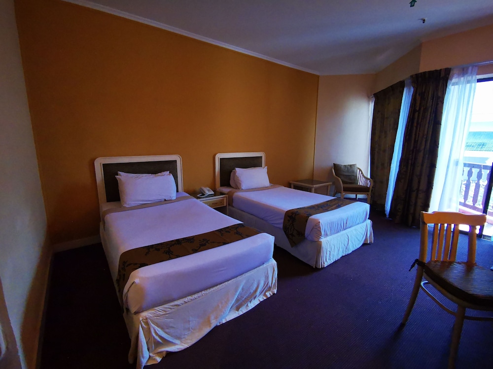 THE GRAND BEACH RESORT PORT DICKSON 9/49