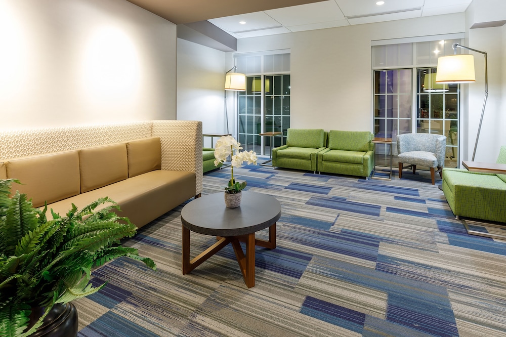 Holiday Inn Express Suites Sturbridge 25/54