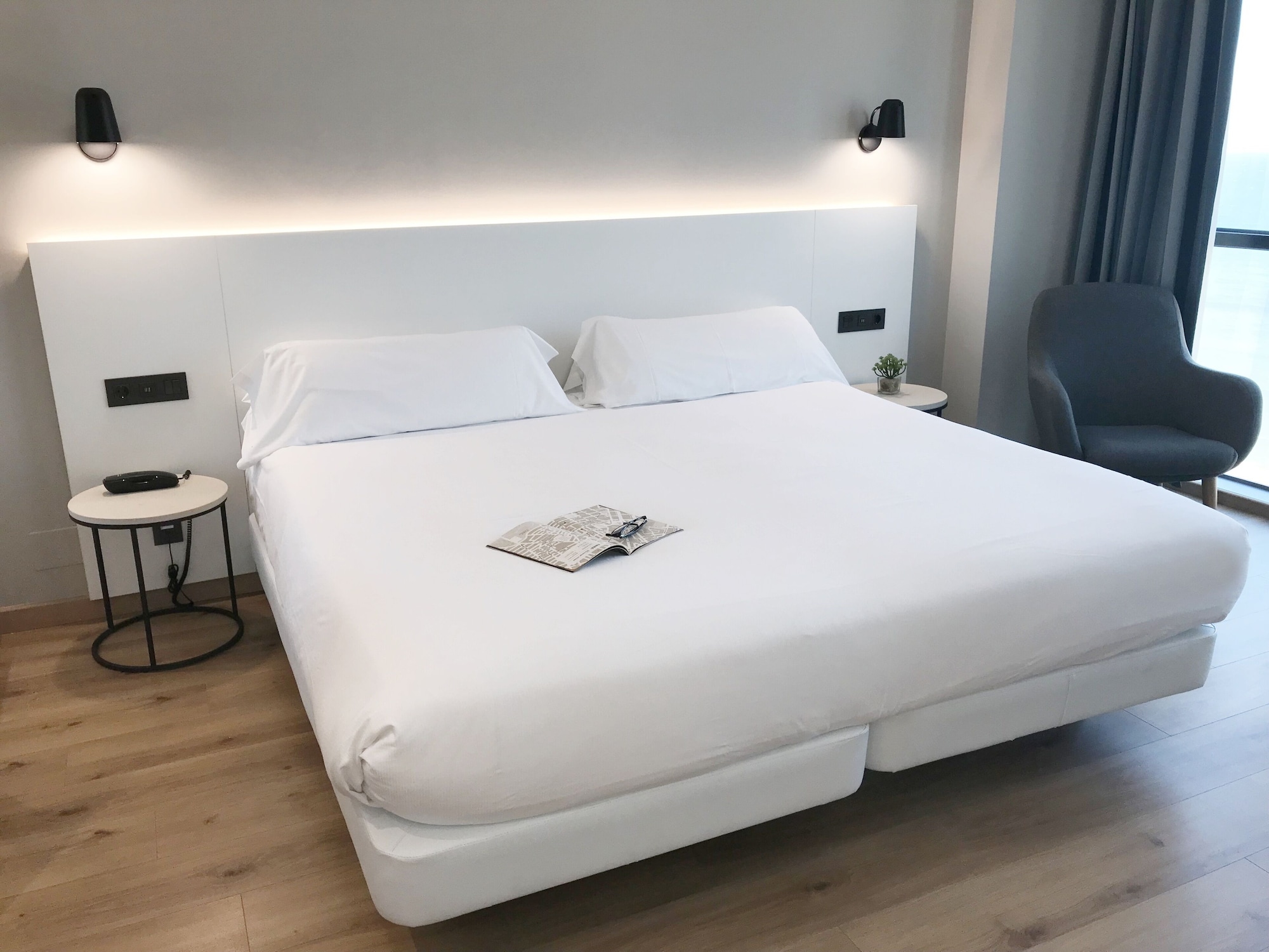 غرفة عائلية بسرير كينج بإطلالة على الشاطئ، Principe de Asturias Hotel 2/6