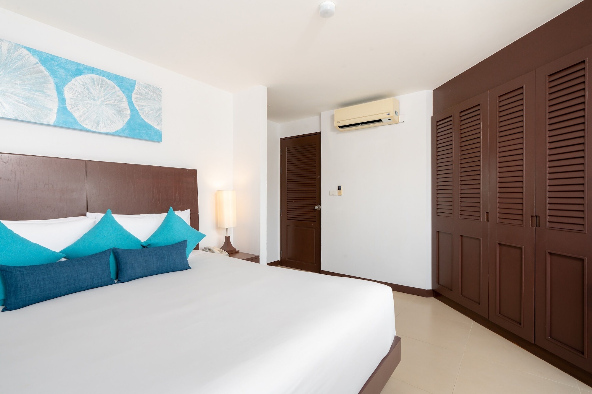 2 BEDROOMS, PREMIUM, SUITE